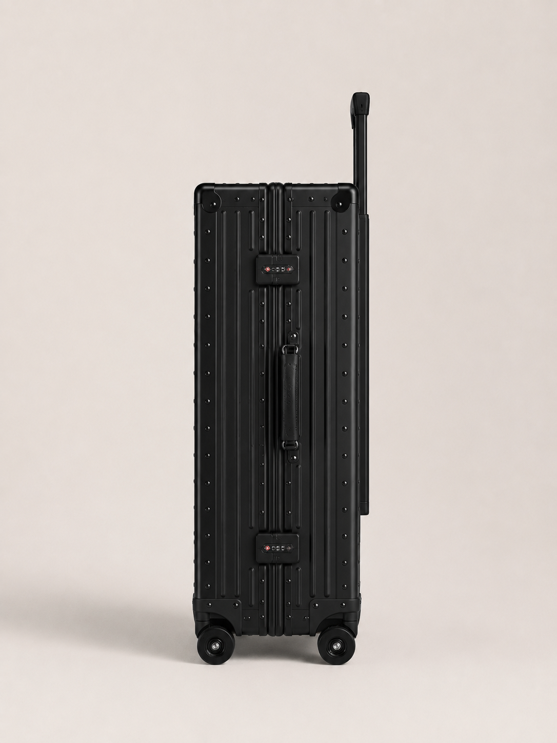 The Aluminum Check-In Black