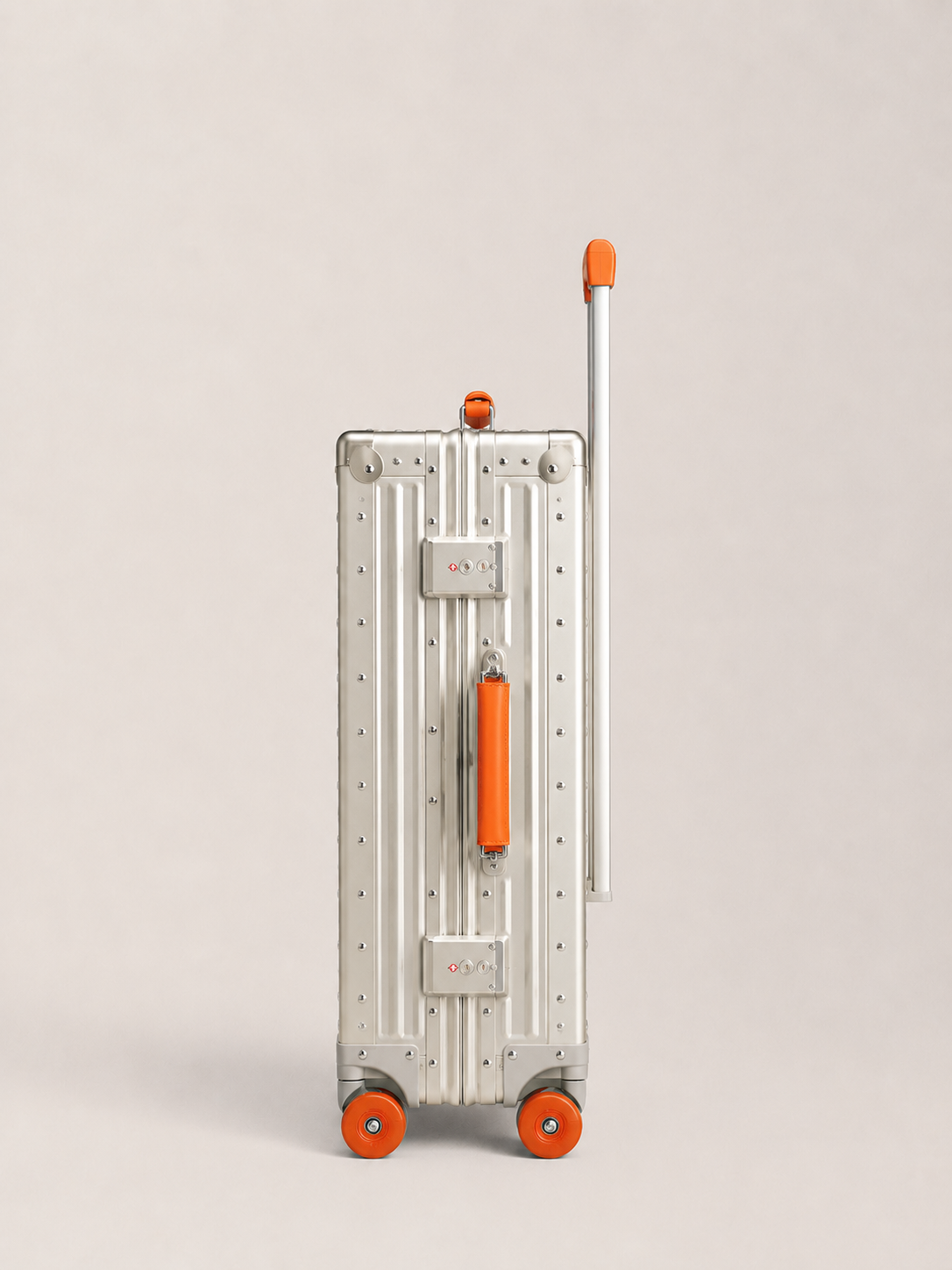 The Aluminum Carry-On Silver / Orange