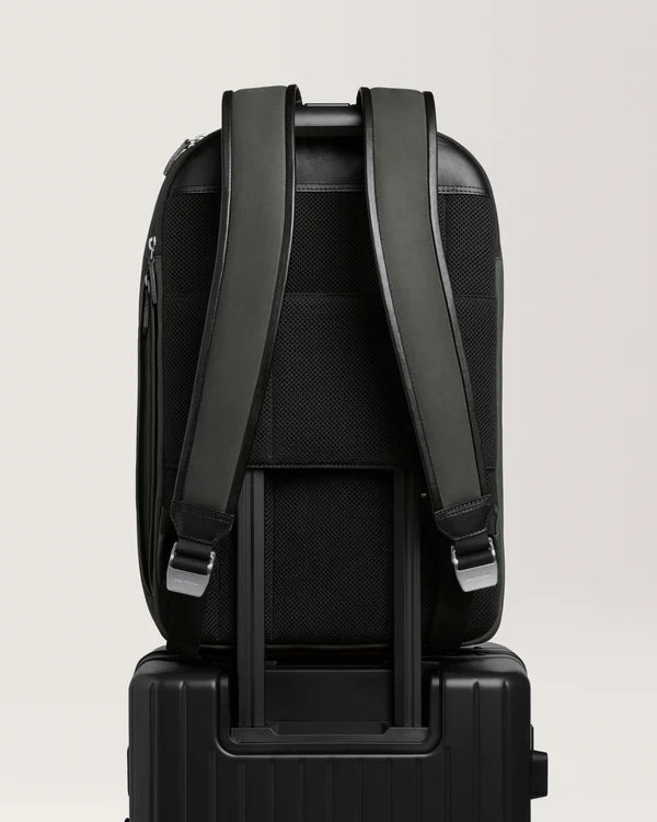 The Apex 72h Trevel Backpack Charcoal