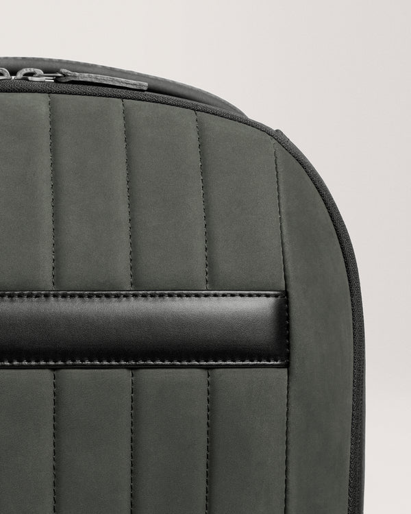 The Apex 72h Trevel Backpack Charcoal